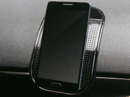 MATA ANTYPOŚLIZGOWA NA DESKE ROZDZIELCZĄ TELEFON